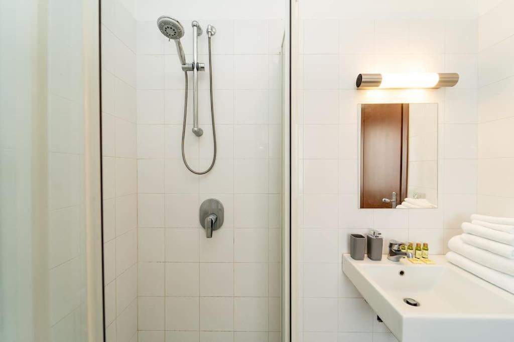 5 Giornate Apt Con Terrazzo E Garage Privato ميلان المظهر الخارجي الصورة